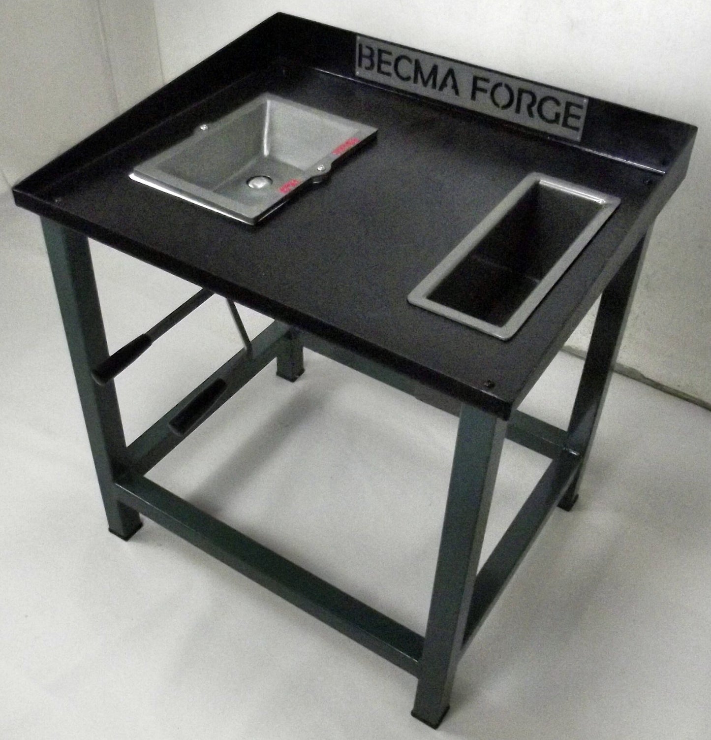 Becma Quench M - Blacksmith Forge