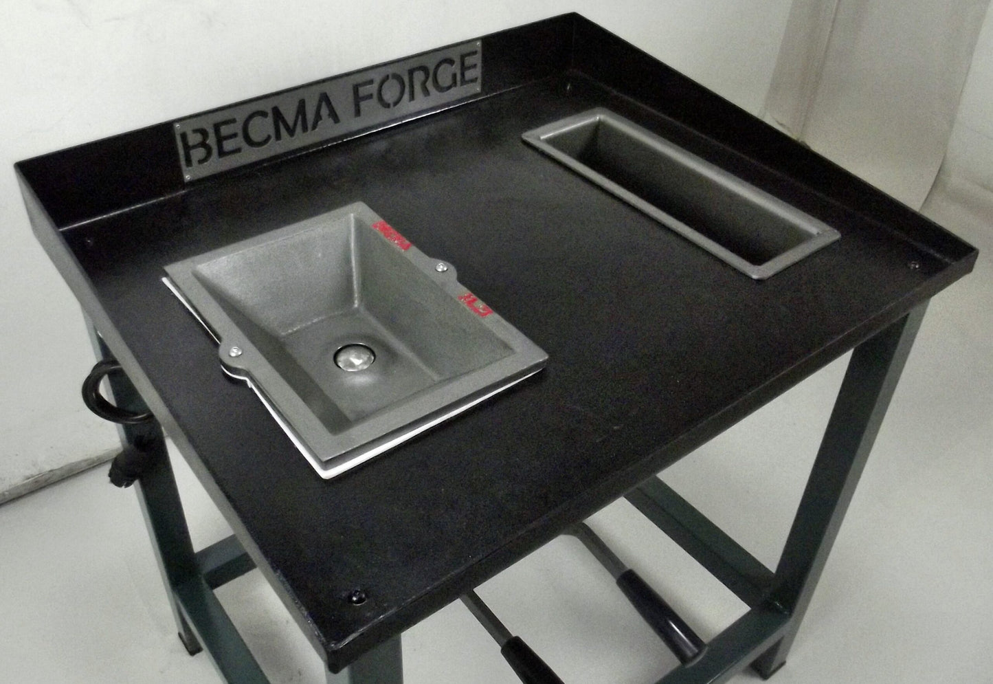 Becma Quench M - Blacksmith Forge